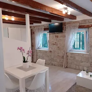 studio-makala.hotels-in-trogir.com/