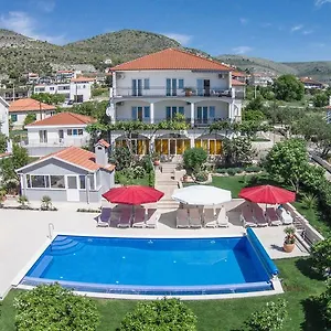 apartments-soric-trogir.hotels-in-trogir.com/